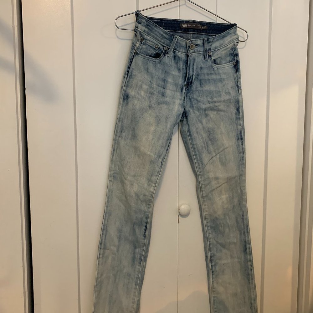 LEVI'S, Demi Curve/Classic Rise/Straight, Light-wash Jeans, SIZE 0/25